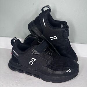 On Running Kids Black Sneakers size 1y